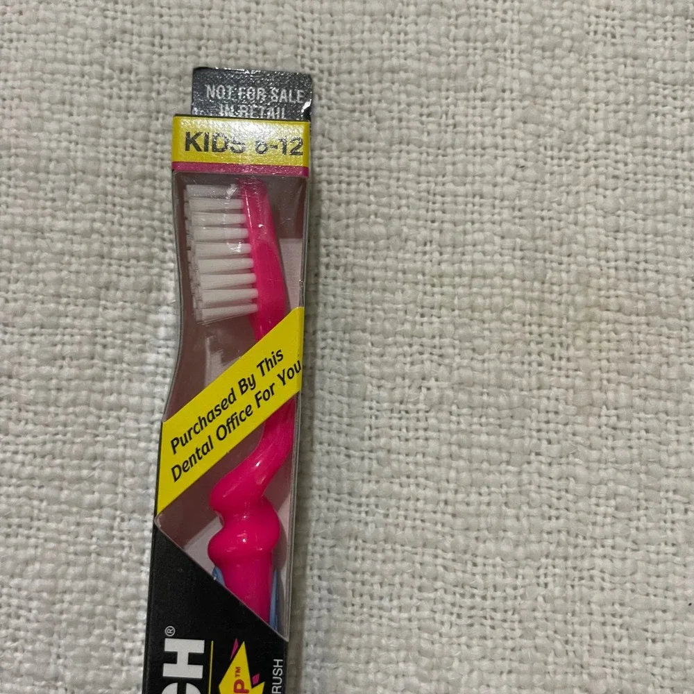 Johnson & Johnson Reach Wonder Grip Kids Toothbrush Ages 6-12 Pink Manual ADA
